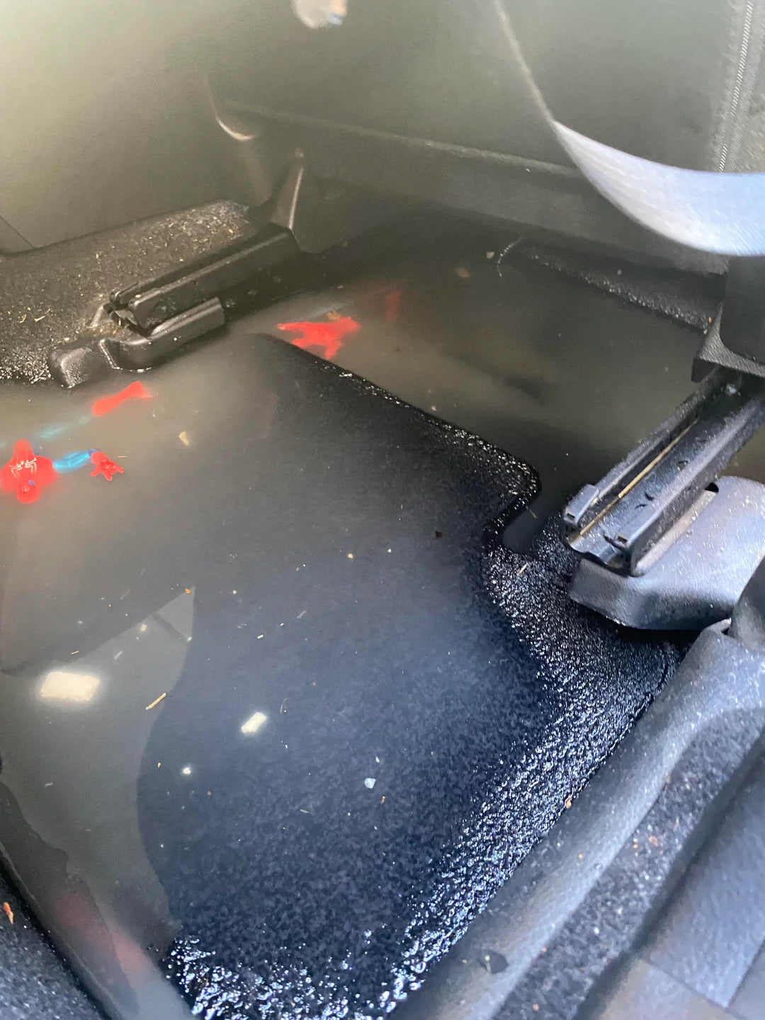 360° Wash interior floor mat water cleaning